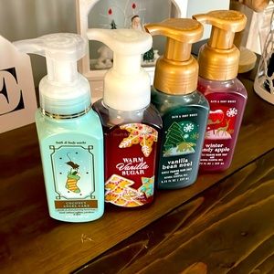 🎄🎅NEW Bath & Body Works holiday foaming hand soap bundle